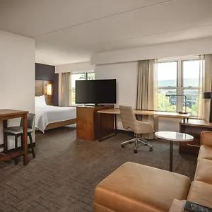 By Marriott Airport США